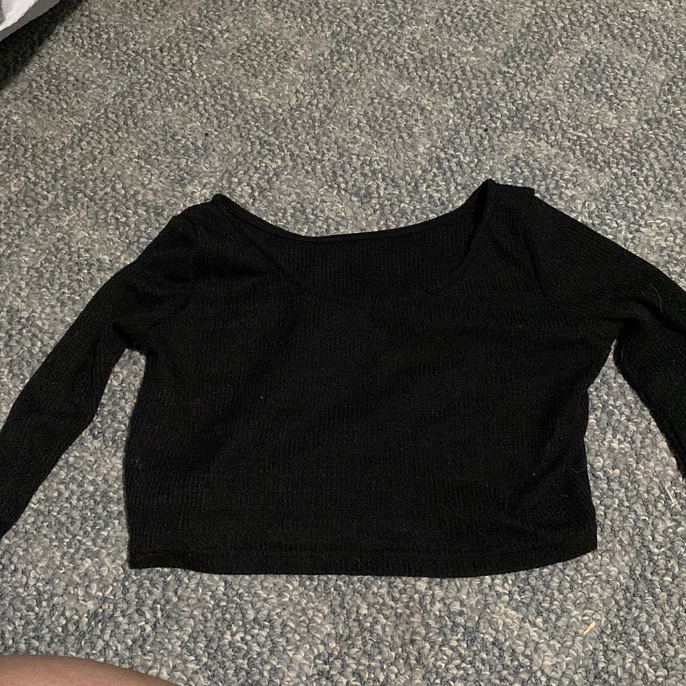 Black long sleeve crop top